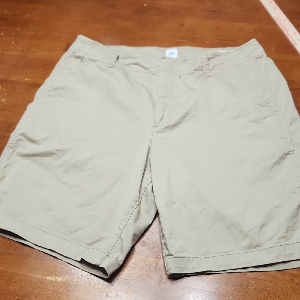 GAP Tan Flat Front Shorts Elastic Waistband Lightweight
